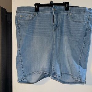 Bombshell Bermuda shorts